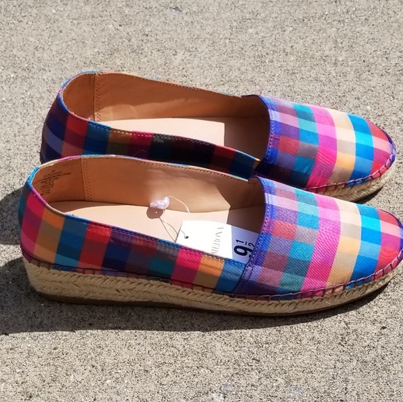 🌈 Colorful Slip-On Low Wedges - Picture 3 of 7